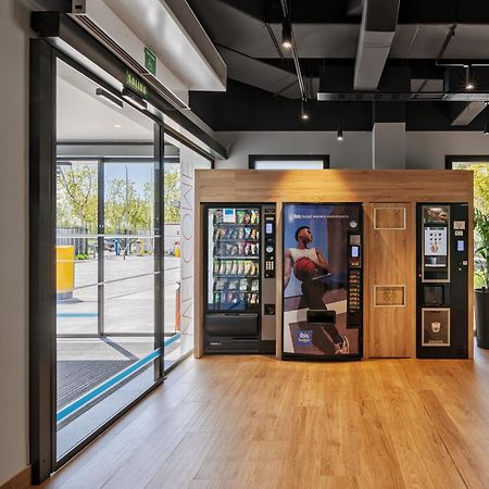 Ibis Budget Madrid Aeropuerto Exterior photo