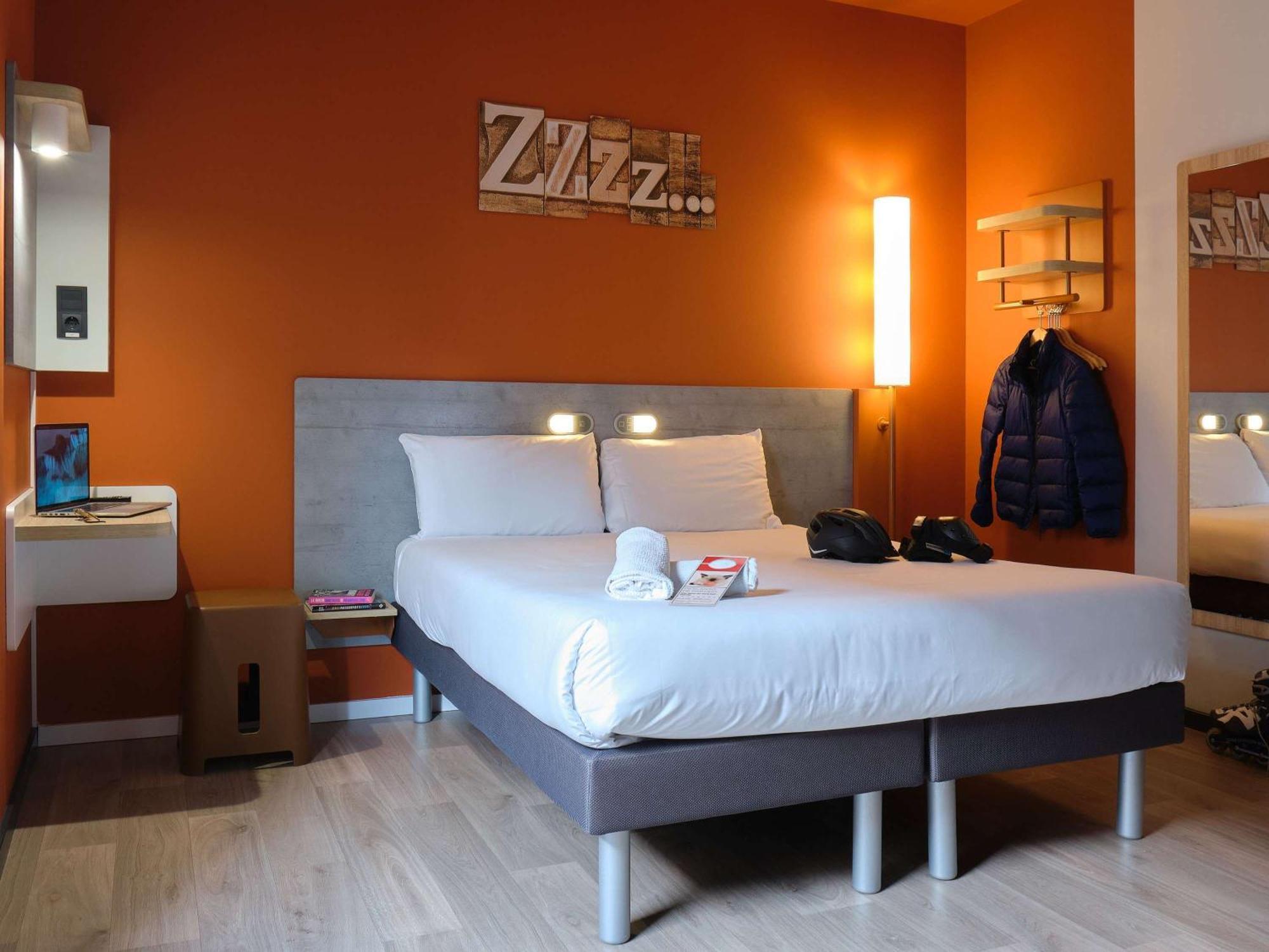 Ibis Budget Madrid Aeropuerto Exterior photo