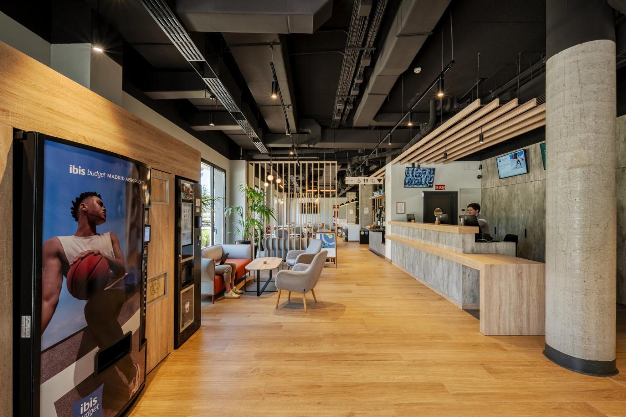Ibis Budget Madrid Aeropuerto Exterior photo
